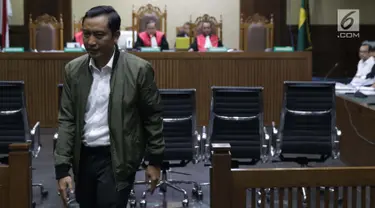 Staf khusus Menteri Agama, Gugus Joko Waskito usai memberi keterangan sebagai saksi pada sidang lanjutan dugaan suap seleksi pengisian jabatan di Kemenag dengan terdakwa Haris Hasanuddin dan M Muafad Wirahadi di Pengadilan Tipikor, Jakarta, Rabu (10/7/2019). (Liputan6.com/Helmi Fithriansyah)