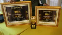 SCTV dan Emtek berhasil mendapatkan penghargaan dalam Anugerah Perusahaan TBK Indonesia VI 2019 yang diselenggakan Economic Review di Lorin Hotel Solo, Sabtu (16/11).(Liputan6.com/Fajar Abrori)