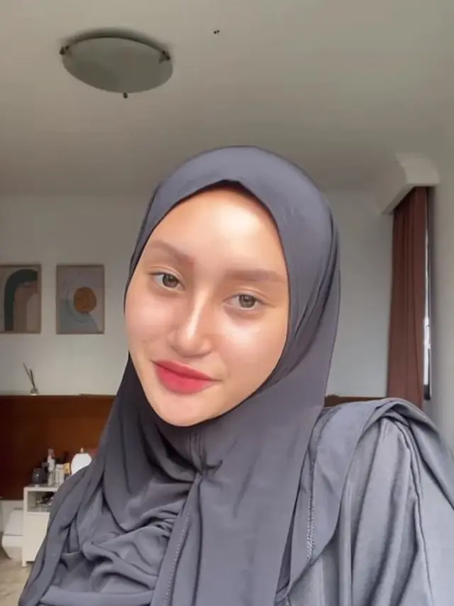 Permesta Dhyaz Berhijab