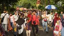 Pengunjung memadati Taman Margasatwa Ragunan (TMR), Jakarta, Kamis (6/6/2019). Setidaknya sebanyak 49.394 warga Ibu Kota dan sekitarnya mengisi libur Lebaran bersama keluarga dengan mengunjungi destinasi liburan murah meriah tersebut. (Liputan6.com/Immanuel Antonius)