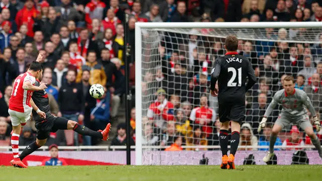 Alexis Sanchez cetak gol ketiga Arsenal ke gawang Liverpool