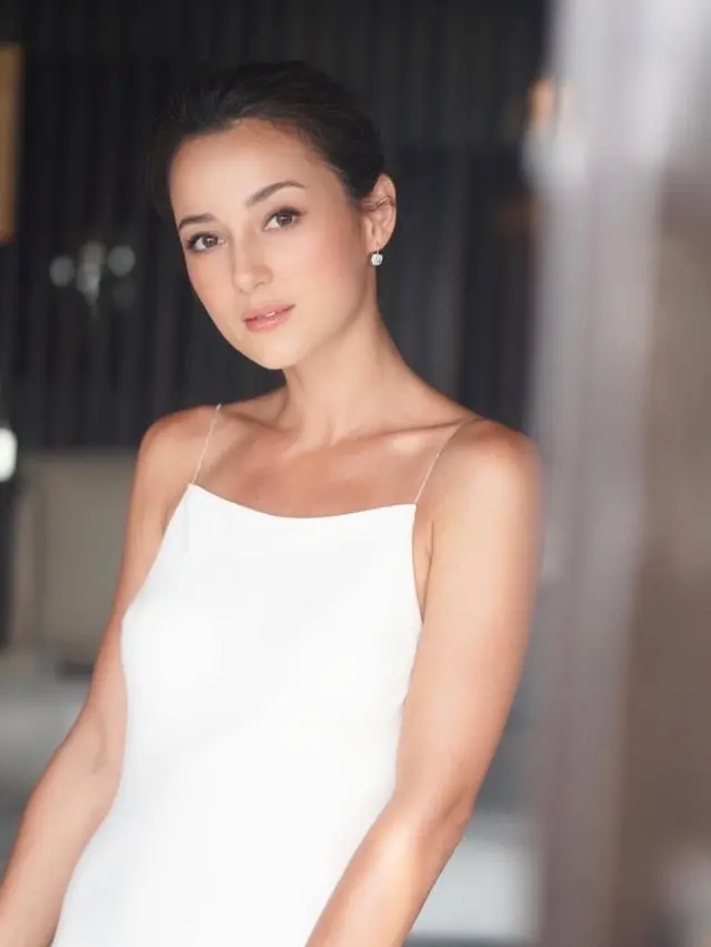 Blasteran Prancis, Ini 6 Potret Transformasi Julie Estelle yang Curi Perhatian