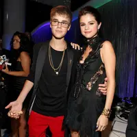 Bieber mengaku cintanya tak pernah padam dan terus hidup untuk Selena Gomez. Kepada Access Hollywood, pria 21 tahun tersebut mengakui hal tersebut. (AFP/Bintang.com)