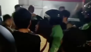 kakek tipu pencari kerja diamuk massa. (istimewa)