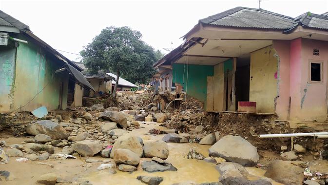Kondisi sejumlah rumah warga usai banjir menerjang Kecamatan Sukajaya, Kabupaten Bogor, Jawa Barat. (Liputan6.com/Achmad Sudarno)