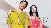 Afgan sempat menghebohkan netizen usai mengunggah poster untuk lagu terbarunya 'Escape'. Pasalnya, dalam unggahan tersebut, tampak dirinya bersanding dengan penyanyi sekaligus rapper, Jessi. (Liputan6.com/IG/@afgan__)