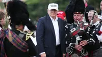 Donal Trump tiba di Skotlandia untuk meresmikan resor golf miliknya (Telegraph)