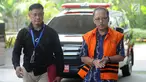 Mantan Sekretaris Daerah Kota Malang Cipto Wiyono (kanan) tiba di Gedung KPK, Jakarta, Kamis (16/5/2019). Cipto Wiyono diperiksa sebagai tersangka terkait kasus dugaan suap Anggaran Pendapatan dan Belanja Daerah (APBD) Kota Malang TA 2015. (merdeka.com/Dwi Narwoko)