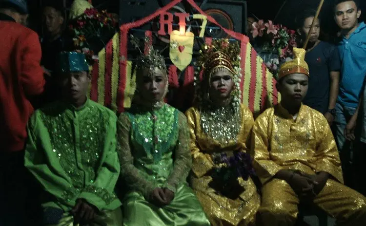 Di sebagian desa di perbatasan Jambi dengan Provinsi Riau, tradisi pengantin sahur sudah menjadi ritual tahunan