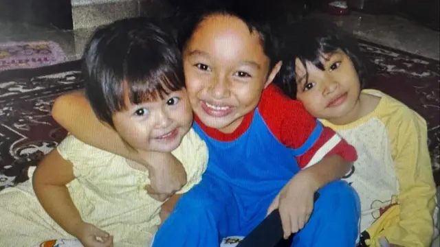 Potret Okie Agustina bersama 4 anaknya yang semakin dewasa (Sumber: Instagram/@okieagustina_)