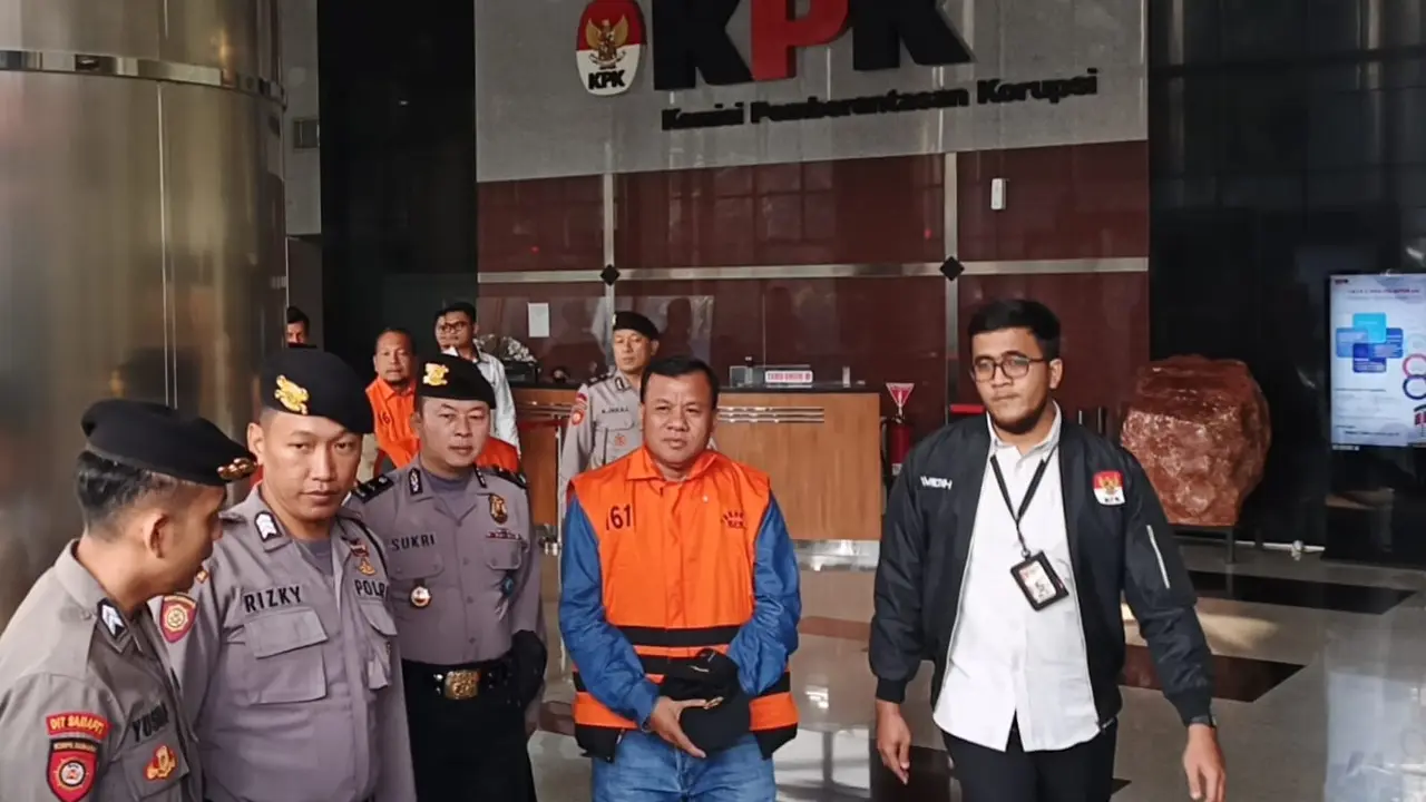 Bupati Kuansing, Suhardiman Amby resmi ditahan KPK