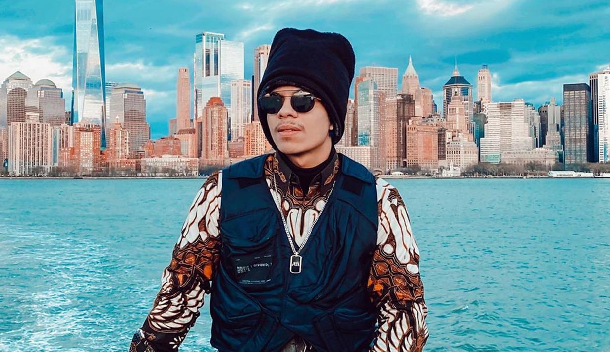 FOTO: Gaya Atta Halilintar saat Kenakan Topi, Tampil Beda ...