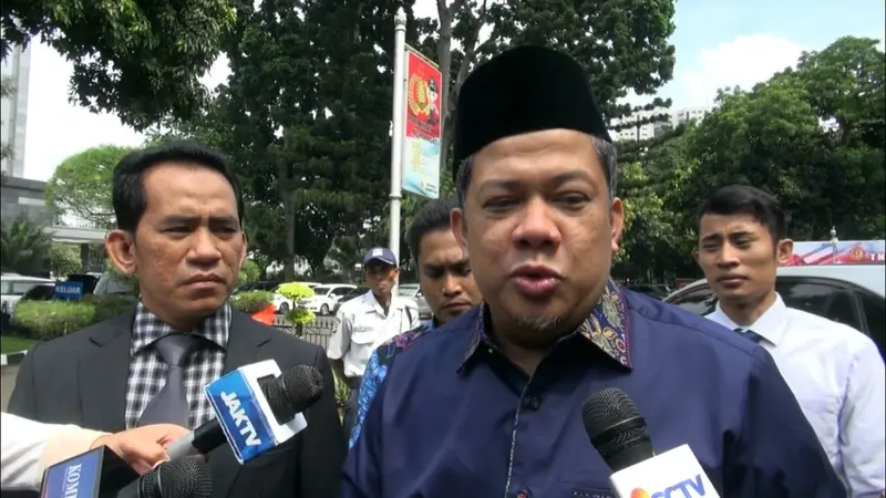 Fahri Hamzah mendatangi Polda Metro Jaya untuk diperiksa sebagai pelapor (Merdeka.com/Ronald)