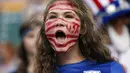 Suporter AS saat mendukung tim sepak bola wanita AS bertanding dalam babak 16 besar Piala Dunia Wanita di Stadion Commonwealth, KanadaStadium. (22/6). (Reuters/Michael Chow-USA TODAY Sports)