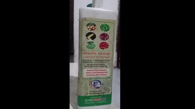 Pupuk biotani plus diduga gunakan izin deptan milik pupuk biota plus (Liputan6.com/ Eka Hakim)