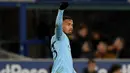 Gabriel Jesus menutup kemenangan dengan gol keduanya di menit ke-90 pada laga lanjutan Premier League yang berlangsung di stadion Goodison Park, Liverpool, Kamis (7/2). Man City menang 2-0 atas Everton. (AFP/Paul Ellis)