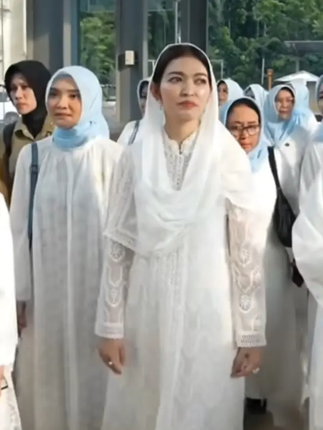 Selvi Ananda  saat Buka Bersama di Masjid Istiqlal. [bpmi satwapres]