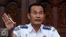 Ka Biro Komunikasi dan Informasi Publik Kemenhub, Hemi Pamuraharjo saat memberi keterangan usai melakukan pertemuan tertutup dengan Direktur Umum Lion Air Edward Sirait di Kemenhub, Jakarta, Selasa (2/8). (Liputan6.com/Helmi Fithriansyah)