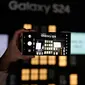 Pada bagian mesin, ponsel ini menggunakan chipset tertinggi dari Qualcomm, yaitu Snapdragon 8 Gen 3 for Galaxy. Galaxy AI yang dihadirkan Samsung sendiri akan berbentuk gabungan AI on device dan AI berbasis cloud. (AP Photo/Lee Jin-man)