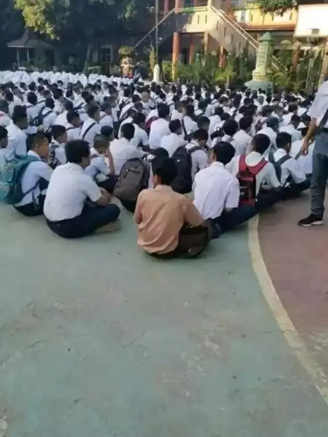 7 Potret Orang Pakai Outfit Nyeleneh Hingga Disebut Salah Kostum Ini Bikin Geleng Kepala