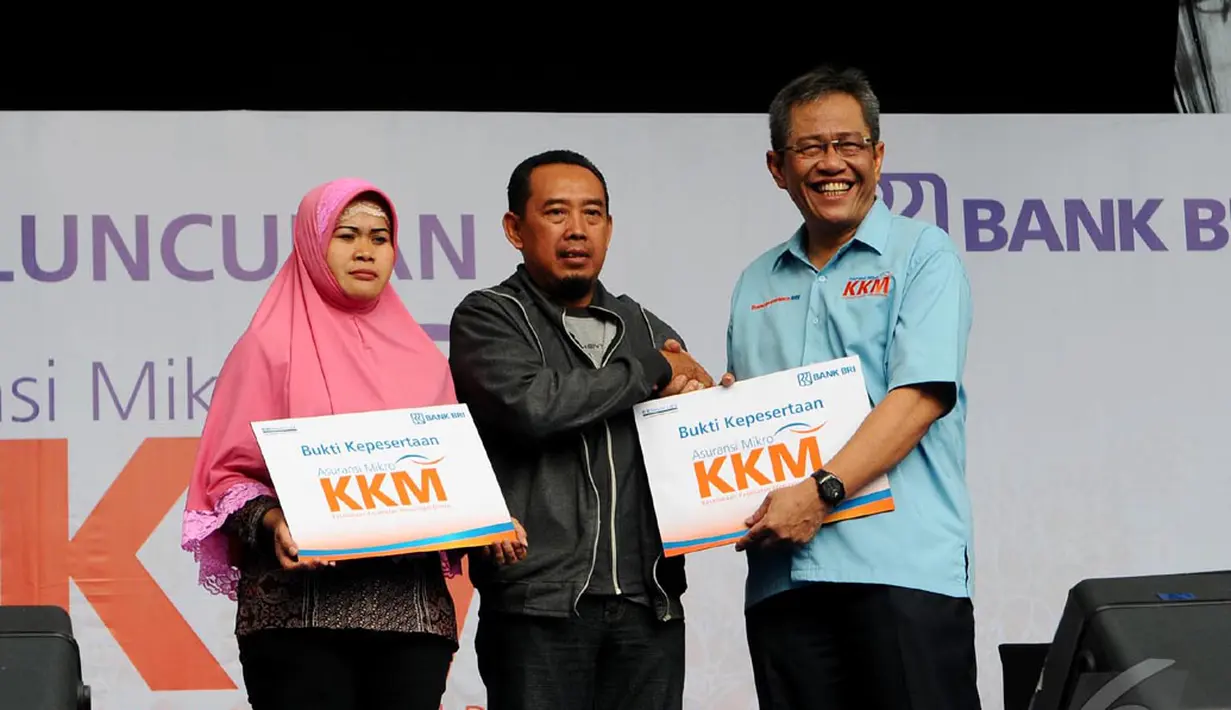 Dengan premi Rp 50.000 per tahun, manfaat-manfaat tersebut dapat dinikmati nasabah BRI. Bahkan suami istri hanya dikenakan Rp 90.000 per tahun, Jakarta, Rabu (10/9/2014) (Liputan6.com/Andrian M Tunay) 