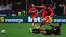 Unggul 2-1, PSG terus tampil menekan. Khvicha Kvaratskhelia menambah ketertinggalan gol Bayer Leverkusen lewat gol di menit ke-44. (FRANCK FIFE/AFP)