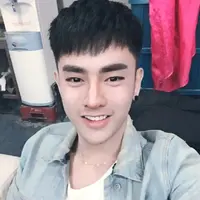 Wajah cowok ini begitu tampan dan memesona, namun dibalik penampilannya yang memanjakan mata, ternyata wajah aslinya... (Sumber Foto: Koreaboo)