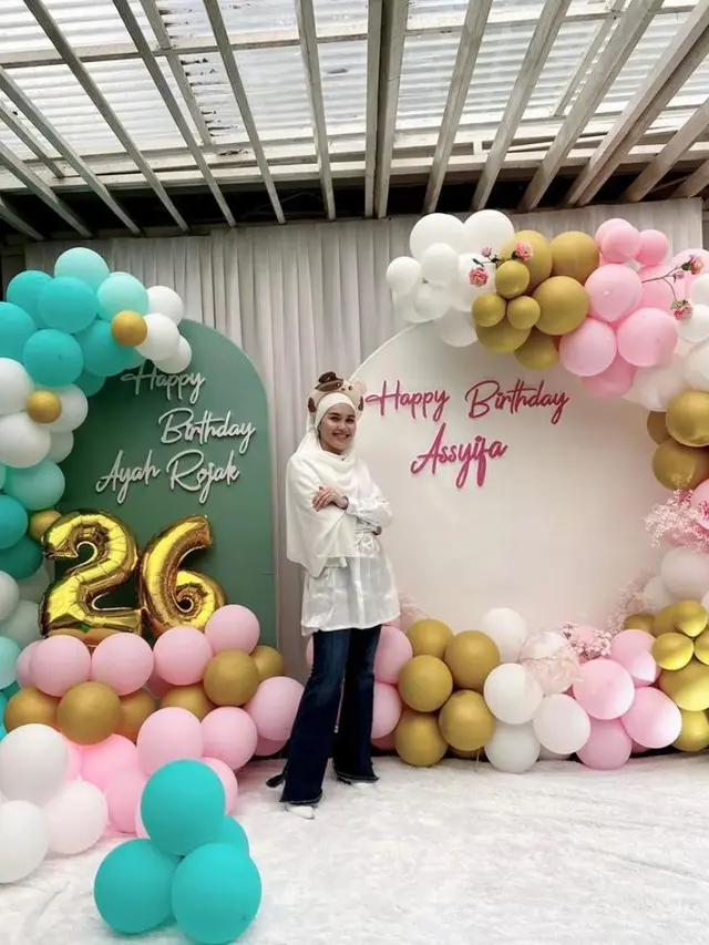 7 Pesona Cantik Ayu Ting Ting Pakai Hijab di Perayaan Ulang Tahun Adiknya, Tuai Pujian