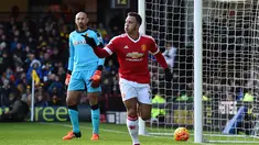 Pemain MU, Memphis Depay, merayakan gol yang dicetaknya ke gawang Watford dalam lanjutan Liga Inggris di Stadion Icarage Road, Watford, Sabtu (21/11/2015). (AFP Photo/Ben Stansall)
