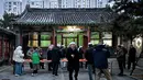 Warga Muslim etnis Hui Tiongkok, berbuka puasa di sebuah masjid selama minggu terakhir bulan suci Ramadan di Beijing pada 17 Maret 2026. Ramadan merupakan momen penting bagi Etnis Hui, kelompok Muslim terbesar di Tiongkok. (Adek BERRY/AFP)