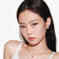 Berlatar belakang Chateau Marmont yang legendaris—di mana setiap ruangan menyimpan rahasia—hotel ini berubah menjadi taman bermain yang menyenangkan untuk CHANEL Fine Jewelry. [Dok. CHANEL]