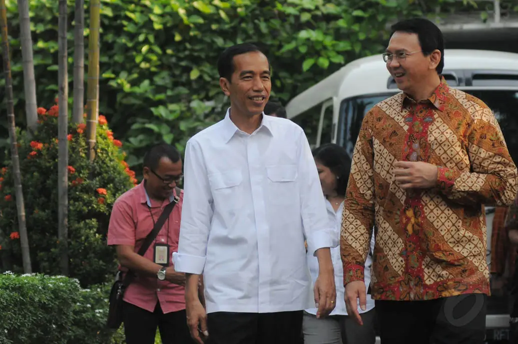Plt Gubernur DKI Basuki Tjahaja Purnama (Ahok) mengantar Jokowi ke Istana Negara, Rabu (22/10/14). (Liputan6.com/Herman Zakharia)