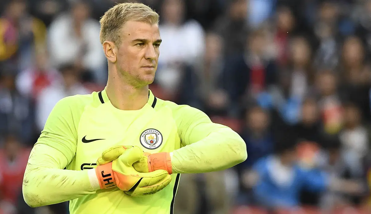 3. Joe Hart, Everton siap menampung kiper Manchester City yang kehilangan tempatnya sejak kedatangan Pep Guardiola. Menurut Squawka, kemungkinan opsi peminjaman jangka panjang yang akan dilakukan oleh The Toffess. (AFP/Jonathan Nackstrand)