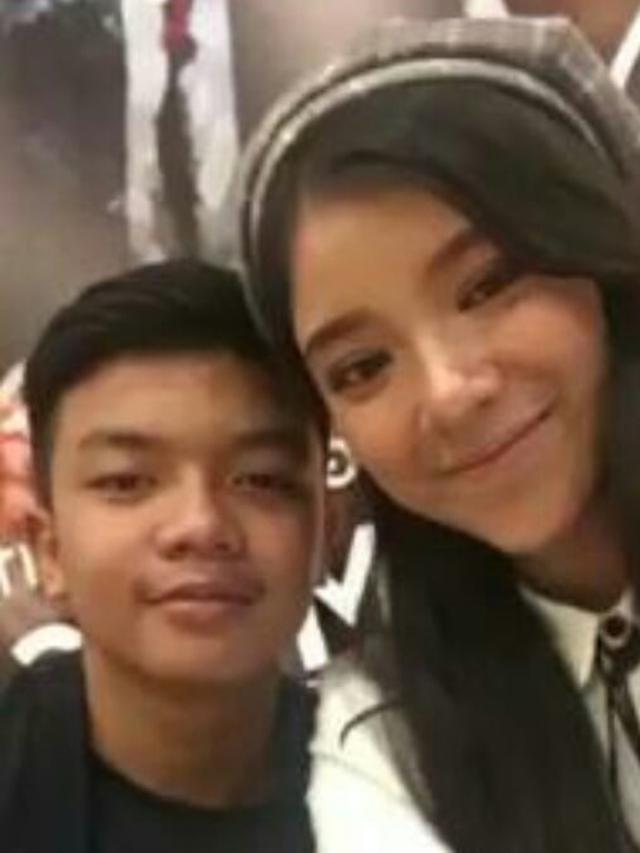 6 Potret Kedekatan Tiara Idol Dan Abi Cowok Yang Dikabarkan Kekasihnya Hot Liputan6 Com