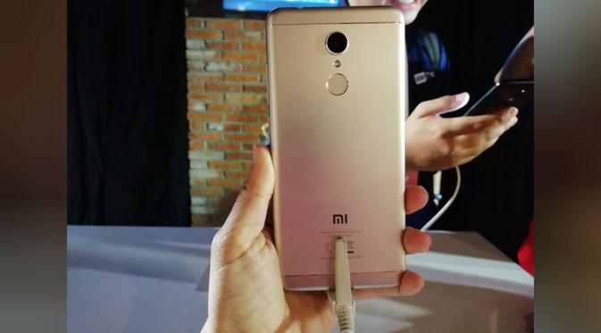 Tampak belakang Xiaomi Redmi 5. Liputan6.com/ Andina Librianty