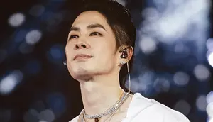 Pesona Van Ness Wu Pakai Karya 2 Desainer Indonesia di Konser Forever 2.0