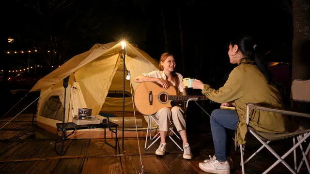 Traveling Bareng Besties? Cobain 4 Aktivitas Seru Ini plus Mie Sedaap Cup yang Pas Jadi Teman Trip