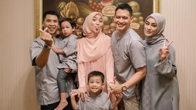 Jarang Tersorot, Ini 6 Potret Prabowo Wicaksono Adik Rezky Adhitya