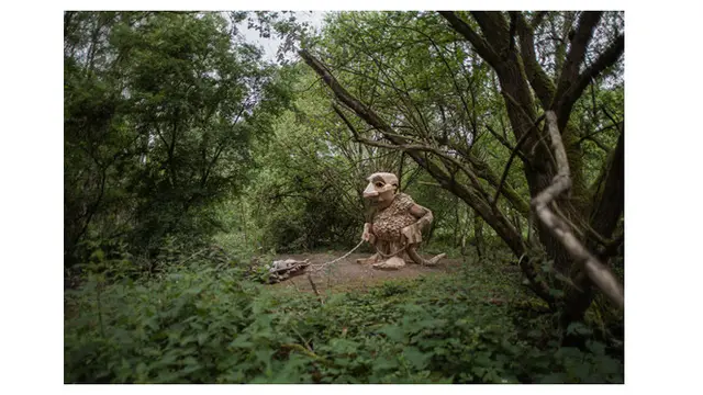 Pria Ini Buat Patung dari Kayu di Hutan, 6 Hasilnya Keren Banget