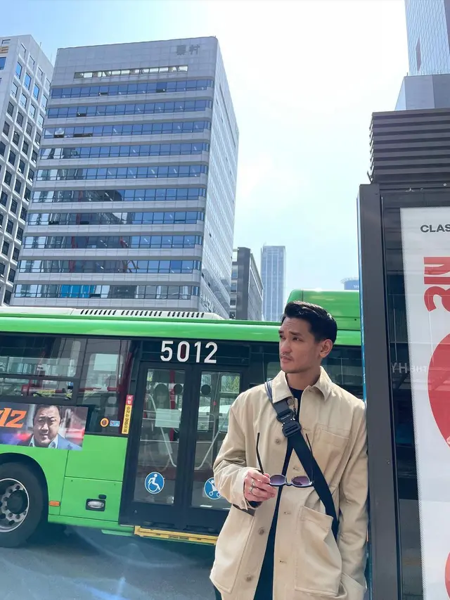 6 Potret Afgan di Korea Selatan, Pamer Keakraban Bareng B.I Eks iKON