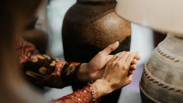 6 Momen Pertunangan Joshua Suherman dan Clairine Clay, Tepat di Hari Ulang Tahun