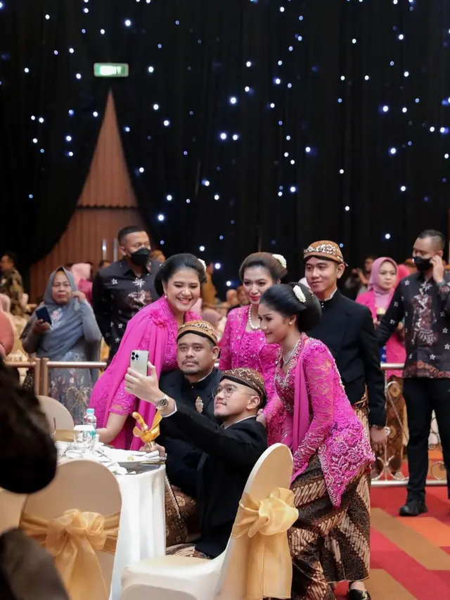 7 Potret Erina Gudono Kondangan Bareng Kakak Ipar dan Iriana Jokowi Ini Banjir Pujian