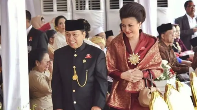[Bintang] Begini Gaya Heboh Deisti Astriani Tagor, Istri Setya Novanto
