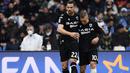 Selebrasi striker Udinese, Gerard Deulofeu (kanan) bersama Pablo Mari setelah mencetak gol ke gawang Napoli pada laga Liga Italia 2021/2022 di Diego-Maradona Stadium, Naples (19/3/2022). Gerard Deulofeu hingga kini masih berseragam Udinese sejak didatangkan pada tengah musim 2020/2021. Catatan gol terbaiknya dibuat pada musim 2021/2022 dengan 13 gol. Gelar top skor diraih Ciro Immobile (Lazio) dengan 27 gol. (AFP/Filippo Monteforte)