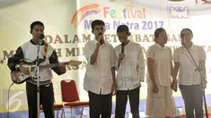 Sejumlah siswa tuna netra menampilkan keahlian dalam musik dan bernyanyi menggunakan bahasa Jerman, Jakarta, Jumat (17/2). Yayasan Mitra Netra gelar festival Mitra Netra 2017 menampilkan beragam keterampilan siswa tuna netra. (Liputan6.com/Yoppy Renato)