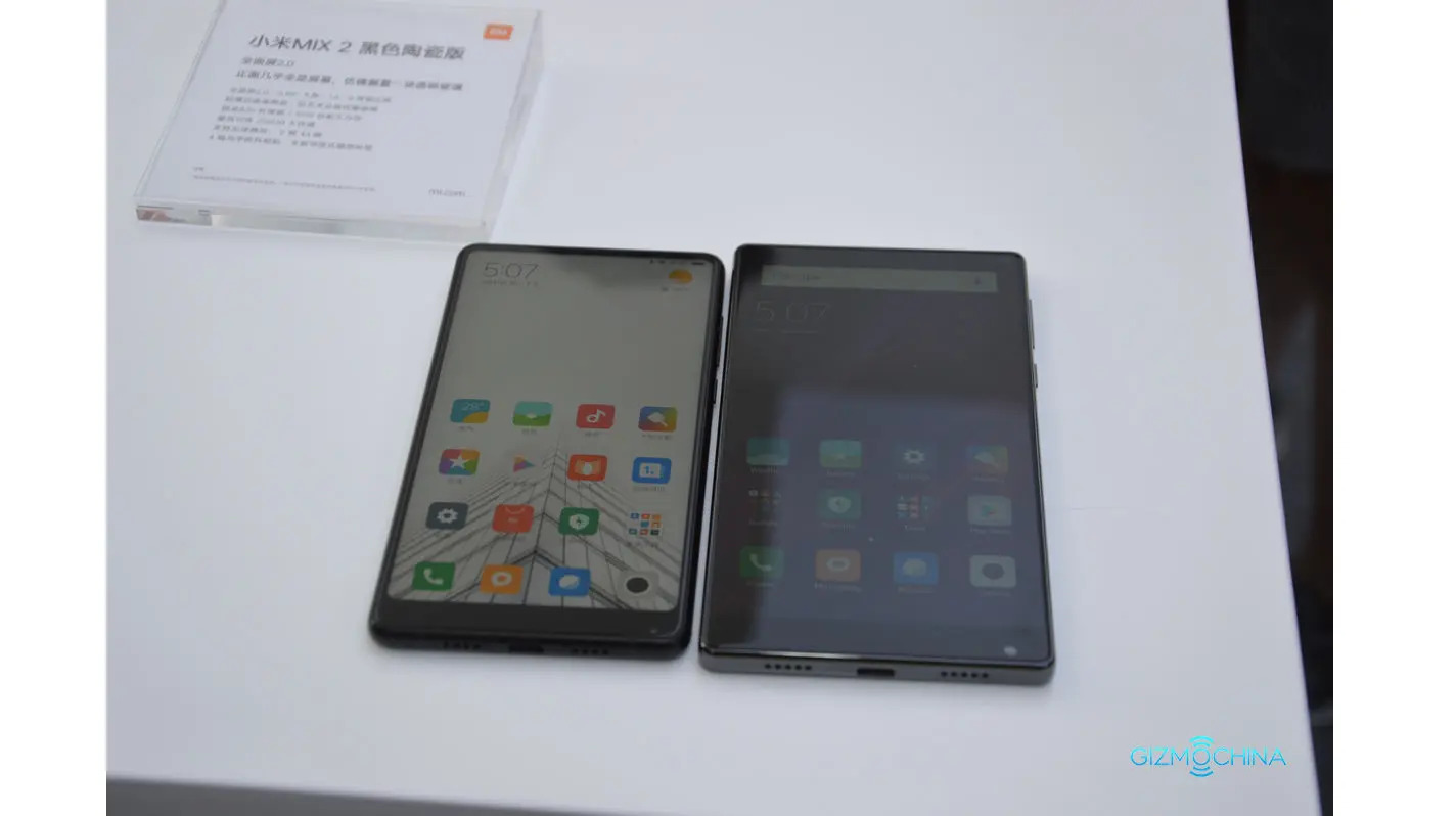 Perbandingan tampilan Xiaomi Mi MIX dan Mi MIX 2 (Sumber: Gizmochina)