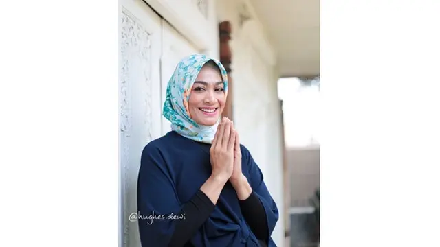 Bikin Pangling, Ini 7 Potret Terbaru Dewi Hughes yang Makin Langsing