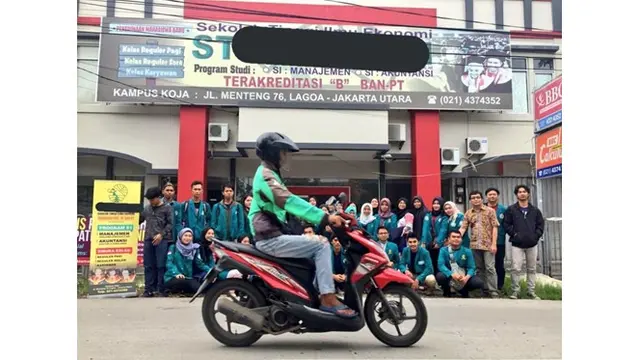6 Potret Gagal Foto Karena Motor Lewat Ini Bikin Ngakak