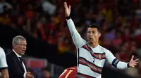 Penyerang Timnas Portugal, Cristiano Ronaldo, saat bersua Spanyol pada laga perdana&nbsp;Grup 2 UEFA Nations League A di Estadio Benito Villamarin, Jumat (3/6/2022) dini hari WIB. (AFP/CRISTINA QUICLER)
