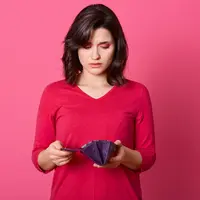 Ilustrasi Uang Habis Boros Pengeluaran / Freepik by user18526052